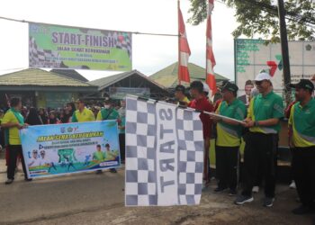 SEKDA LEPAS PESERTA JALAN SEHAT KERUKUNAN DALAM RANGKAIAN HAB KEMENAG HSS