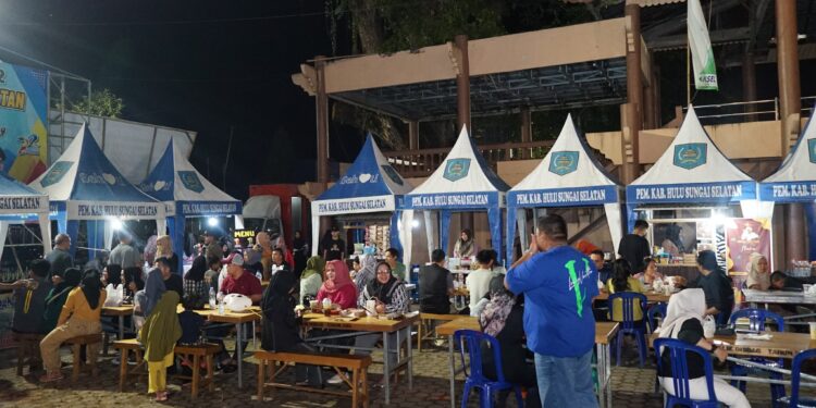 PEMKAB HSS HADIRKAN KAWASAN WISATA KULINER DI ALUN – ALUN KOTA KANDANGAN