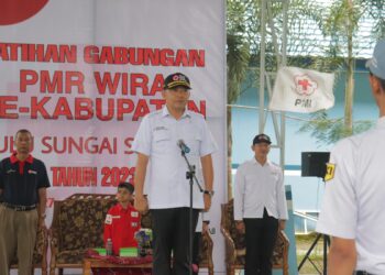 WABUP BUKA KEGIATAN LATGAB PMR YANG DIIKUTI 10 SLTA SE-HSS