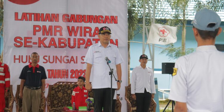 WABUP BUKA KEGIATAN LATGAB PMR YANG DIIKUTI 10 SLTA SE-HSS