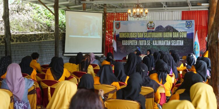 KONSOLIDASI DAN SILATURAHMI BKOW DAN GOW KABUPATEN/KOTA SE-KALIMANTAN SELATAN