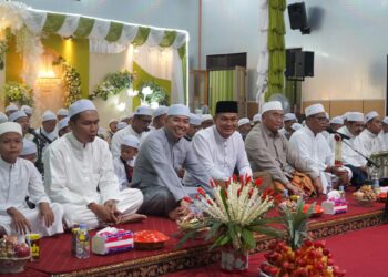 BUPATI HADIRI PERINGATAN HAUL ABAH GURU SEKUMPUL DI DESA PAGIRI DAHA SELATAN