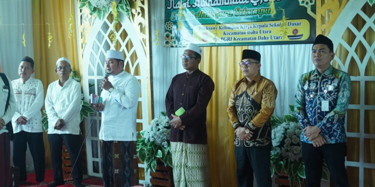 WABUP HSS HADIRI ACARA PERINGATAN ISRA MI’RAJ DAN HAUL ABAH GURU SEKUMPUL BERSAMA PC PGRI DAN K3SD DAHA UTARA