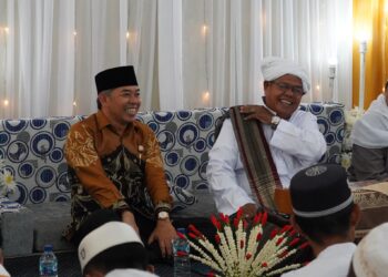 WABUP HSS HADIRI PERINGATAN ISRA MI’RAJ DAN HAUL AHA GURU SEKUMPUL DI MESJID BESAR AS-SALAM SUNGAI RAYA