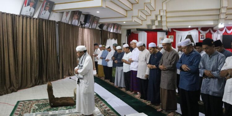 SHOLAT SUBUH BERJAMAAH DAN PENGAJIAN RUTIN SUBUH RABU LINGKUP PEMKAB HSS