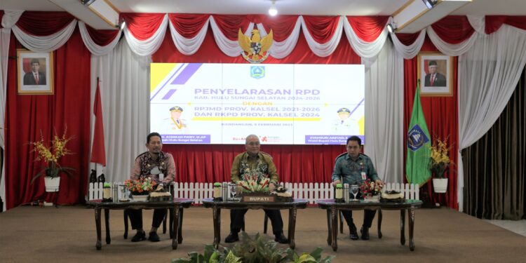 BUPATI HSS MEMBUKA KEGIATAN PENYELARASAN RPD KAB. HSS 2024-2026 DENGAN RPJMD PROV. KALSEL 2021-2026 DAN RKPD PROV. KALSEL 2024