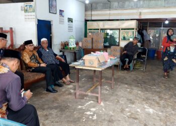 WABUP HSS BERTAKZIAH KE RUMAH DUKA HJ. NURSIDAH BINTI HARUN