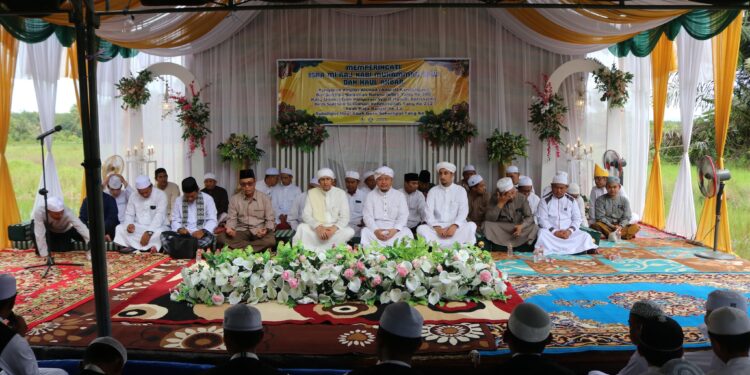 WARGA WASAH LAKSANAKAN KEMBALI HAUL ADIPATI KANDANGAN & RATU UMMI