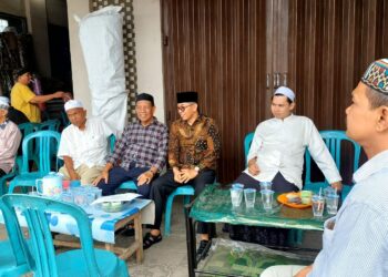 WABUP HSS BERTAKZIAH KE RUMAH DUKA HJ. NURLIANI BINTI H. MASERI