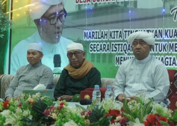 WABUP HSS HADIRI ACARA PERINGATAN ISRA MI’RAJ DAN HAUL GURU SEKUMPUL DI MESJID BESAR IBERAHIM NEGARA