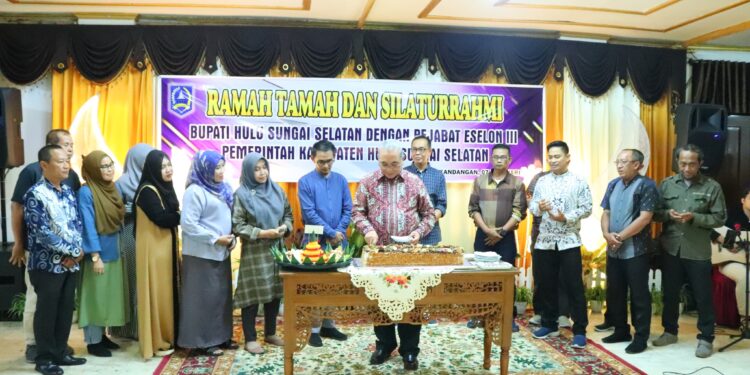 TINGKATKAN SINERGITAS, BUPATI RAMAH TAMAH DENGAN JAJARAN PEJABAT ESELON III PEMKAB HSS