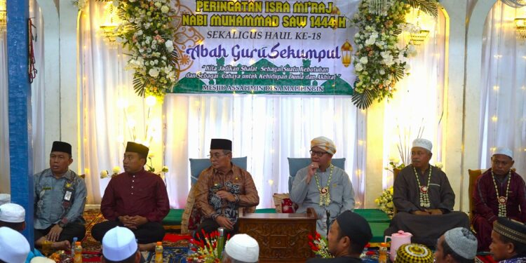 SAFARI RAJAB PEMKAB HSS DI KECAMATAN PADANG BATUNG HADIRKAN TGH. A. SYAIRAZI