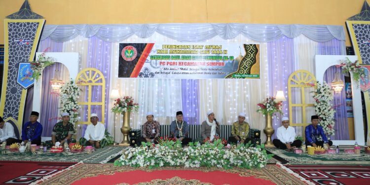 WABUP HSS HADIRI ACARA PERINGATAN ISRA MI’RAJ DAN HAUL ABAH GURU SEKUMPUL DI GEDUNG SERBA GUNA NING BULAN SIMPUR