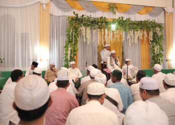 BUPATI & WAKIL BUPATI HSS BERSAMA RIBUAN JAMAAH HADIRI PERINGATAN ISRA MI’RAJ NABI MUHAMMAD SAW & HAUL DATU LABAH