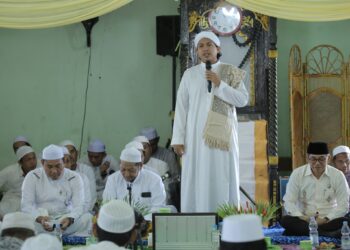 WABUP HSS HADIRI ACARA ISRA MI’RAJ DAN HAUL ABAH GURU SEKUMPUL DI MASJID AL-MA’RUF