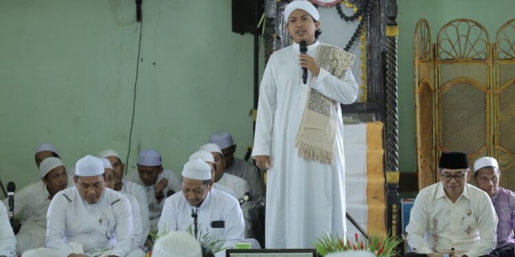 WABUP HSS HADIRI ACARA ISRA MI’RAJ DAN HAUL ABAH GURU SEKUMPUL DI MASJID AL-MA’RUF