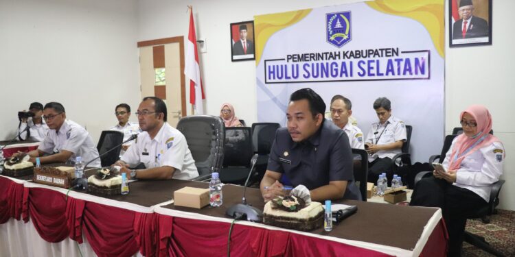 PEMKAB HSS IKUTI LAUNCHING PEMBERIAN PENGHARGAAN PENGENDALIAN PANDEMI COVID-19 (PPKM AWARD)