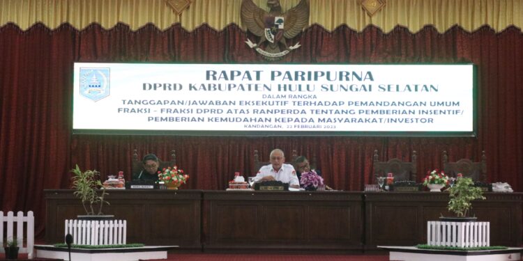 TANGGAPAN EKSEKUTIF ATAS RANPERDA PEMBERIAN INSENTIF/ PEMBERIAN KEMUDAHAN KEPADA MASYARAKAT/ INVESTOR