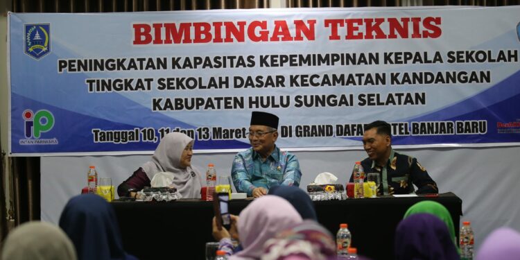 BUPATI HSS BUKA BIMTEK PENINGKATAN KAPASITAS KEPEMIMPINAN KEPALA SEKOLAH TINGKAT SEKOLAH DASAR KECAMATAN KANDANGAN