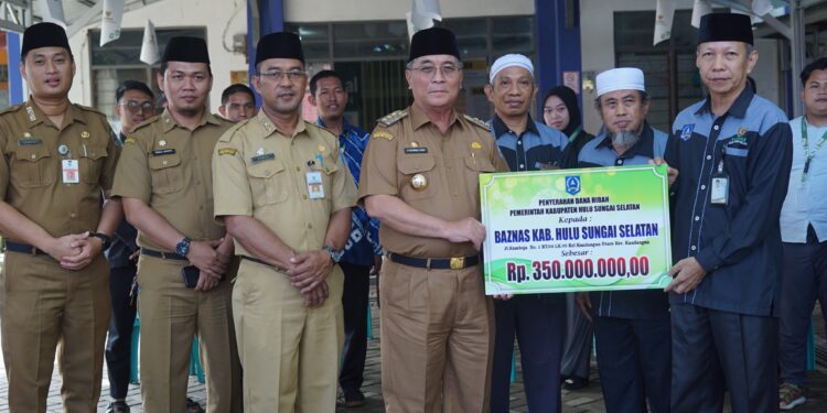 BUPATI HARAPKAN BAZNAS HSS BISA LEBIH MEMPERLUAS CAKUPAN BANTUAN