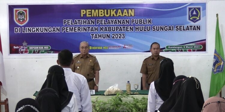 BUKA KEGIATAN PELATIHAN PELAYANAN PUBLIK, BUPATI HSS : ASN HARUS DEKAT DENGAN MASYARAKAT