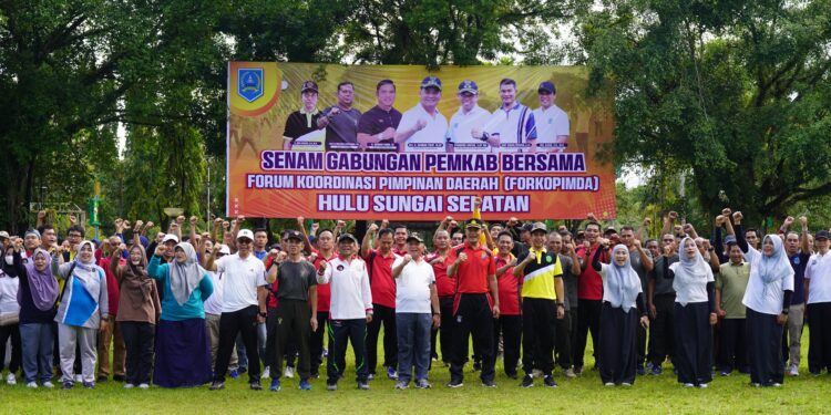 TERUS TINGKATKAN SINERGITAS DAN MENJAGA KESEHATAN, PEMKAB HSS GELAR SENAM GABUNGAN BERSAMA FORKOPIMDA