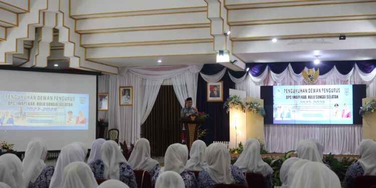 BUPATI HSS KUKUHKAN DPC IWAPI KAB. HSS MASA BAKTI 2023 -2028