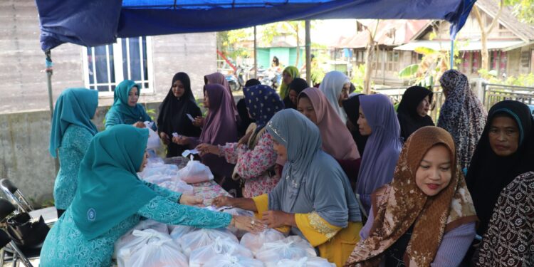 TP PKK KAB. HSS MENGGELAR PASAR MURAH DI ENAM KECAMATAN