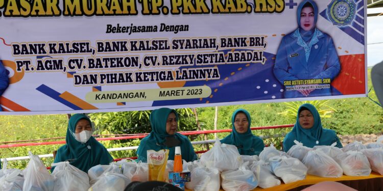 TP PKK KAB.HSS GELAR PASAR MURAH DI KECAMATAN DAHA BARAT