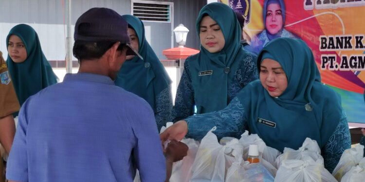 TP. PKK KAB. HSS KEMBALI GELAR PASAR MURAH, PAKET SEMBAKO DIJUAL HANYA DENGAN HARGA RP.30 RIBU