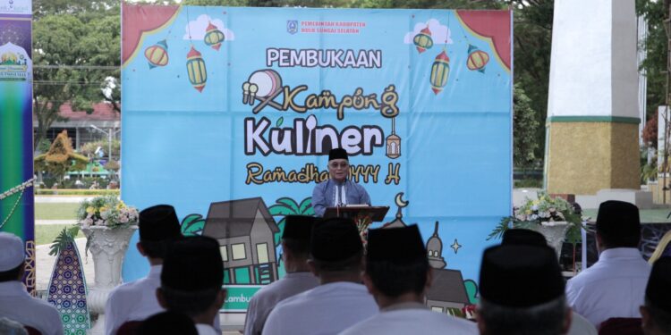 SEBAGAI GANTI PASAR RAMADHAN, BUPATI HSS RESMIKAN KAMPUNG KULINER RAMADHAN DI LAPANGAN LAMBUNG MANGKURAT