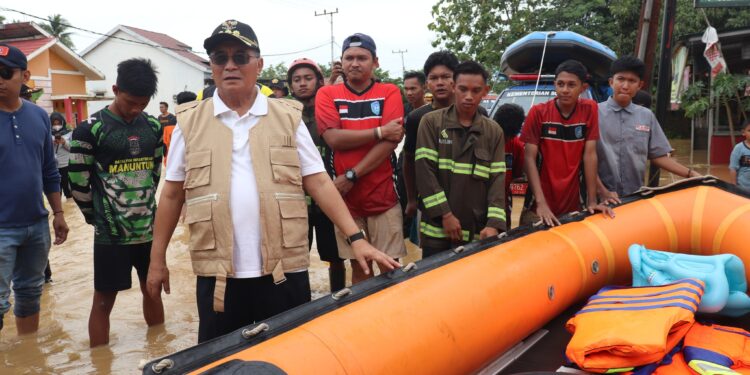 RESPON CEPAT BENCANA BANJIR, BUPATI HSS TINJAU LANGSUNG LOKASI TERDAMPAK DAN DAPUR UMUM