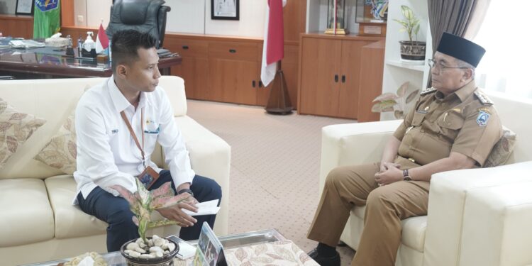 BUPATI HSS TERIMA AUDIENSI DENGAN ASISTEN MANAGER PERIJINAN PT PLN UPP KALBAGTIM 4