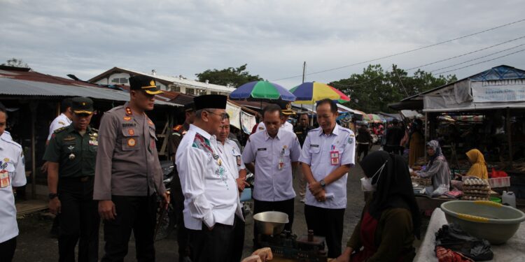 BUPATI HSS TINJAU PASAR TERPADU & PASAR AMANDIT