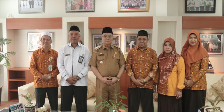 BUPATI HSS TERIMA KUNJUNGAN SILATURAHMI DPD AGPAII KABUPATEN HSS