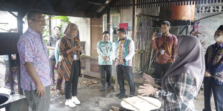 KUNJUNGAN LAPANGAN DALAM RANGKA PENILAIAN PPD TAHAP III TAHUN 2023 OLEH BAPPENAS RI DI KAB. HSS