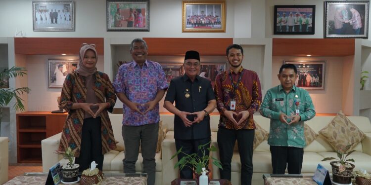 BUPATI HSS TERIMA TAMU TIM PENILAI PPD DARI BAPPENAS RI