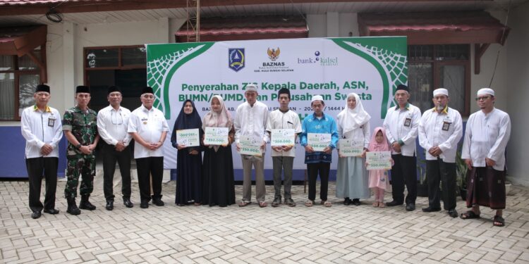 JAJARAN PEMKAB HSS SALURKAN ZAKAT LEWAT GERAKAN “RAIH KEBERKAHAN BERZAKAT, DALAM BULAN PENUH BERKAH” BAZNAS KAB. HSS