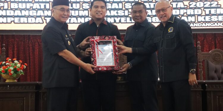 BUPATI HSS TERIMA REKOMENDASI DPRD TERHADAP LKPJ 2022