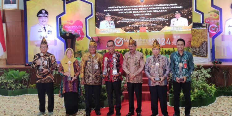 MUSRENBANG RKPD PROVINSI KALSEL TAHUN 2024 : HSS BORONG 3 KATEGORI PENGHARGAAN