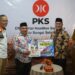 BUPATI HSS DRS. H. ACHMAD FIKRY M.AP SERAHKAN DANA HIBAH KEPADA PARTAI POLITIK DAN ORGANISASI MASYARAKAT.