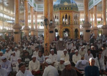 WABUP HSS SYAMSURI ARSYAD SHALAT IDUL FITRI 1444 HIJRIAH BERSAMA MASYARAKAT DAHA