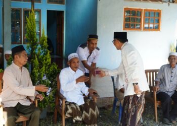 WABUP HSS BERTAKZIAH KE RUMAH DUKA ISTRI K.H. SYAMSI BAHRUN