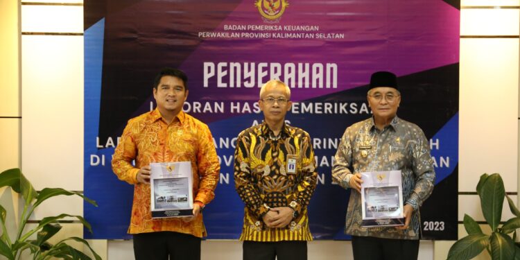 TERIMA LAPORAN HASIL PEMERIKSAAN, PEMKAB HSS KEMBALI RAIH PREDIKAT OPINI WAJAR TANPA PENGECUALIAN