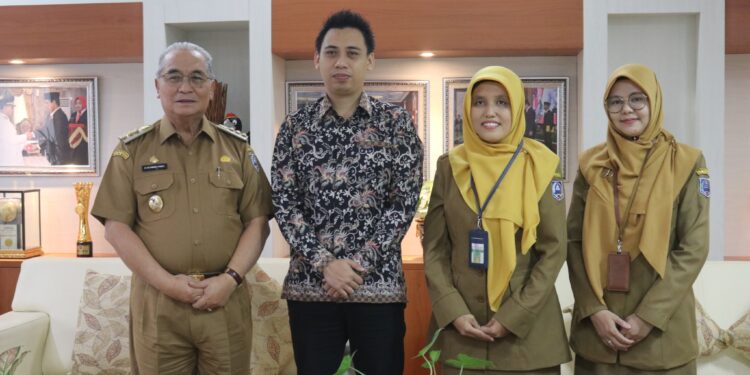 BUPATI HSS TERIMA SILATURAHMI DOKTER BARU SPESIALIS KANDUNGAN