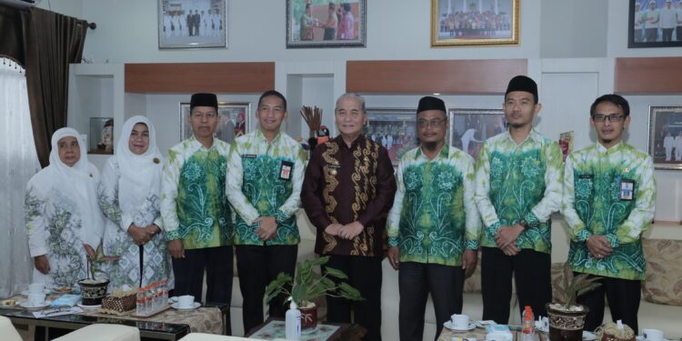 BUPATI HSS TERIMA SILATURAHMI DARI MUHAMMADIYAH KAB. HSS