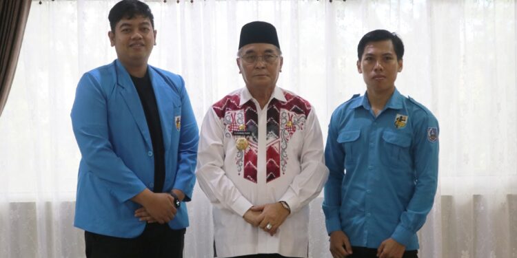 BUPATI HSS TERIMA SILATURAHMI DARI KNPI KAB. HSS