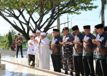 ZIARAH KE MAKAM PEJUANG HSS, BUPATI BERPESAN SELALU TINGKATKAN SEMANGAT PERJUANGAN