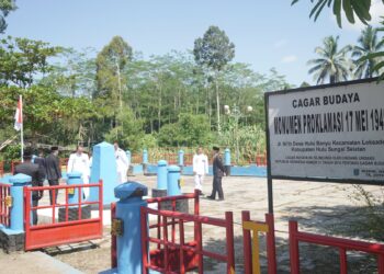 PERINGATI HARI BERSEJARAH 17 MEI 1949, WABUP HSS BERSAMA DANLANAL BANJARMASIN KUNJUNGI MONUMEN PERJUANGAN
