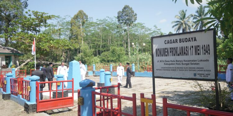 PERINGATI HARI BERSEJARAH 17 MEI 1949, WABUP HSS BERSAMA DANLANAL BANJARMASIN KUNJUNGI MONUMEN PERJUANGAN